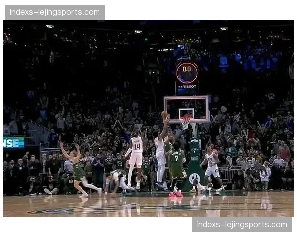 骑士米切尔第三节12分爆发，与莫布利内外呼应打崩对手