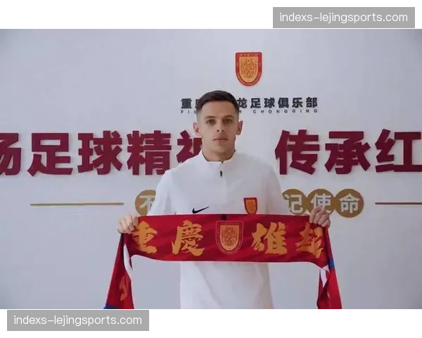 重庆铜梁龙肯帕努世界波远射，打破成都蓉城防线密集防守