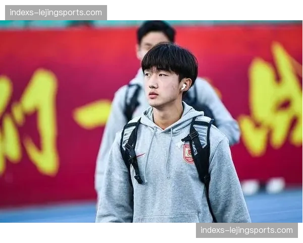 玄智健600万加盟新鹏城 国青后卫成后防新生力量 玄智健600万加盟新鹏城 国青后卫成后防新生力量